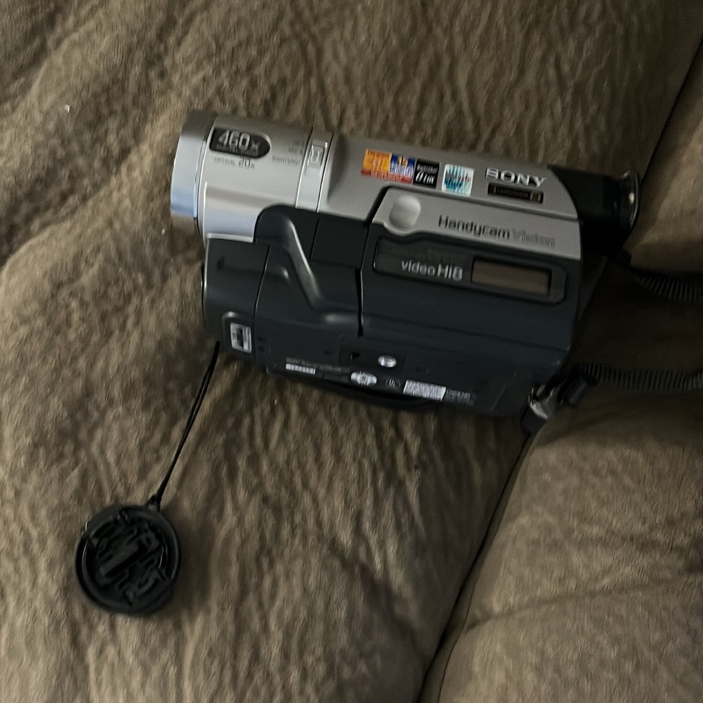 Sony Camera! - Picture 2 of 3